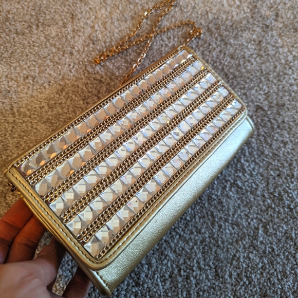 Rhinestone Front Closing Clutch Purse with Chain, Pale Gold. - Picture 5 of 9